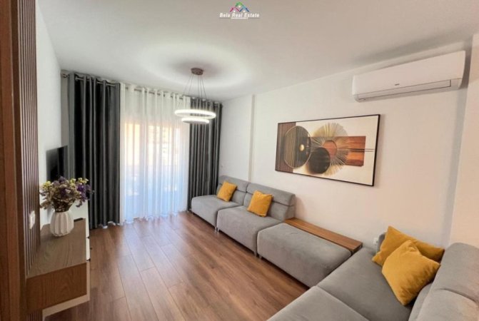 Tirane, jepet me qera apartament 2+1+Ballkon Kati 3, 95 m² 900 €