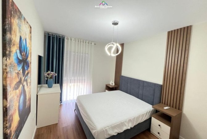 Tirane, jepet me qera apartament 2+1+Ballkon Kati 3, 95 m² 900 €