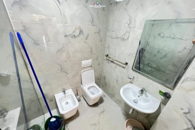 Tirane, jepet me qera apartament 2+1+Ballkon Kati 3, 95 m² 900 €