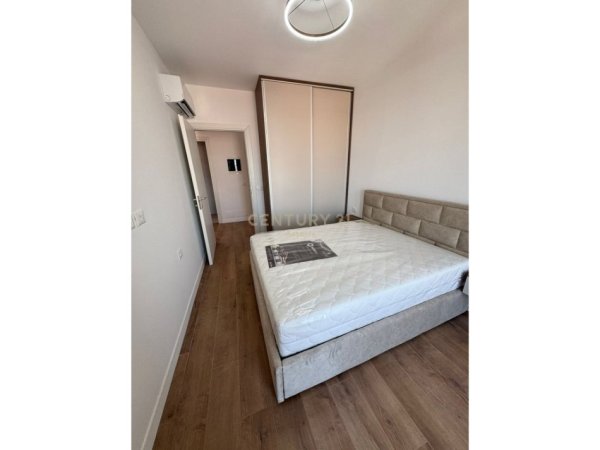 Tirane, jepet me qera apartament 1+1 Kati 9, 60 m² 800 € (Komuna e Parisit)