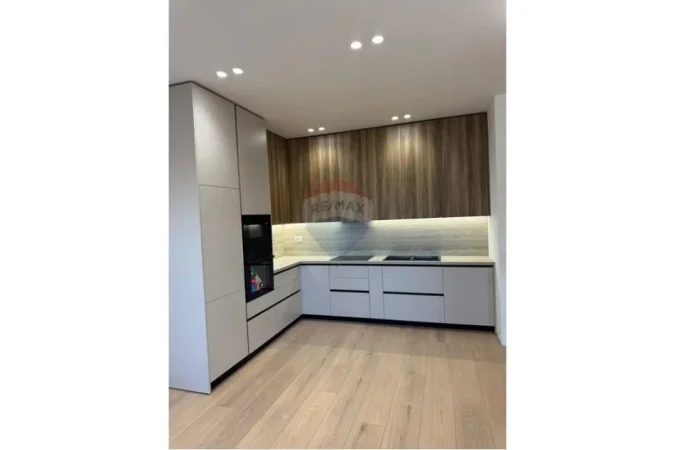 Tirane, jepet me qera apartament 2+1+Ballkon , 76 m² 650 € (Tirana Golden Park)