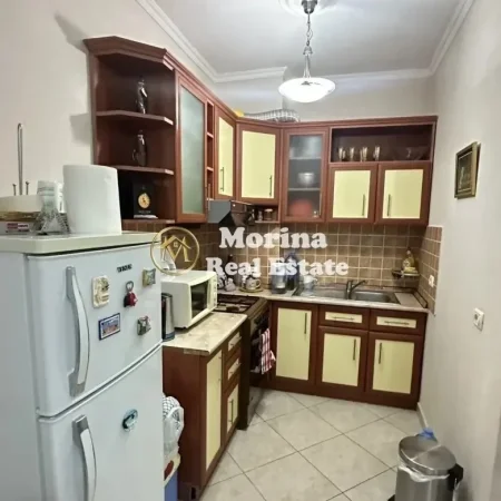 Tirane, shitet apartament 1+1 Kati 3, 81 m² 178.860 € (Ali Demi)