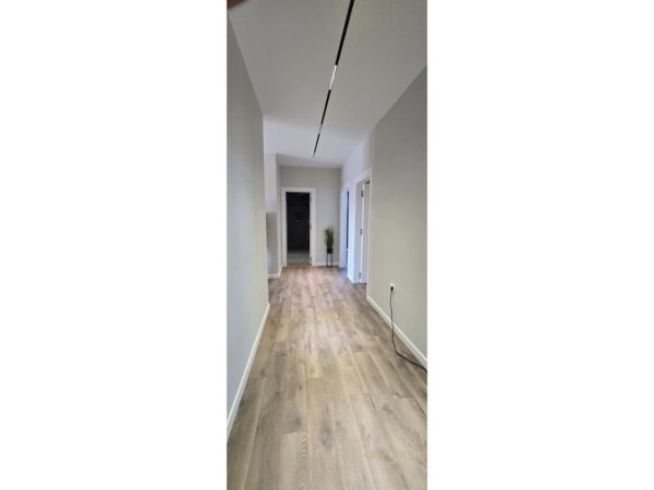 Tirane, jepet me qera apartament 2+1 Kati 2, 115 m² 750 € (Liqeni i Farkes)
