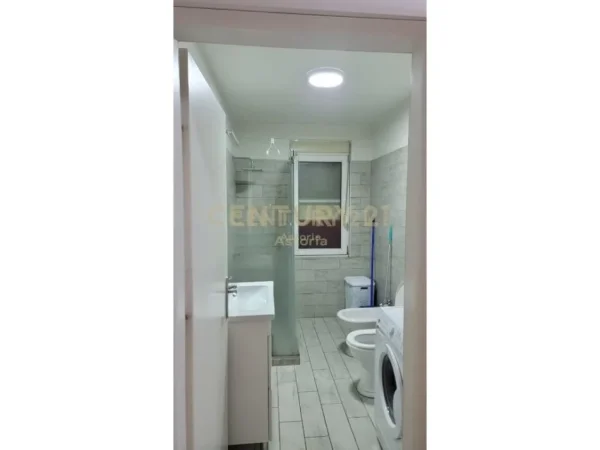 Tirane, jepet me qera apartament 1+1 Kati 3, 73 m² 500 € (Kopshtit Botanik, rruga Xhon Kenedi)