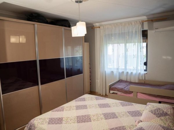 Tirane, jepet me qera apartament 1+1 Kati 3, 59 m² 525 € (Rr. Irfan Tomini)