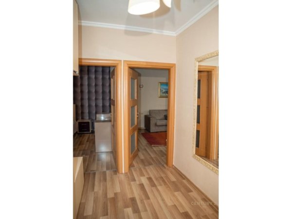 Tirane, jepet me qera apartament 1+1 Kati 3, 59 m² 525 € (Rr. Irfan Tomini)