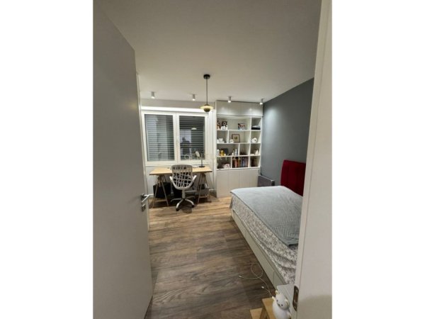 Tirane, jepet me qera apartament 2+1 Kati 1, 81 m² 850 € (Brryli)