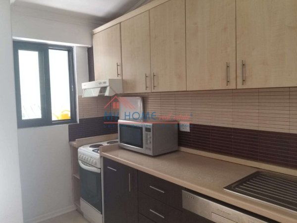 Tirane, jepet me qera apartament 2+1+Ballkon Kati 3, 112 m² 800 € (Blloku)