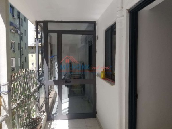 Tirane, jepet me qera apartament 2+1+Ballkon Kati 3, 112 m² 800 € (Blloku)