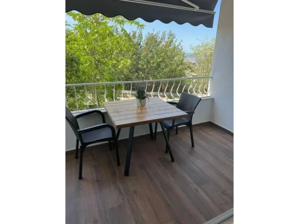 Tirane, jepet me qera apartament 2+1 Kati 2, 145 m² 500 € (VILAT ARABE NE LINZE)