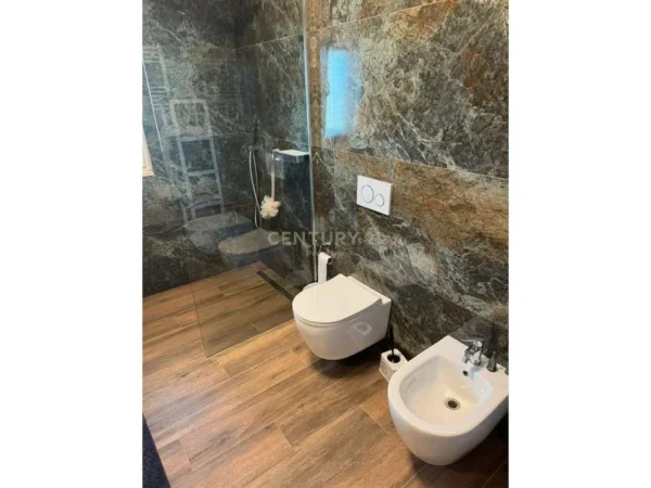Tirane, jepet me qera apartament 2+1 Kati 2, 145 m² 500 € (VILAT ARABE NE LINZE)
