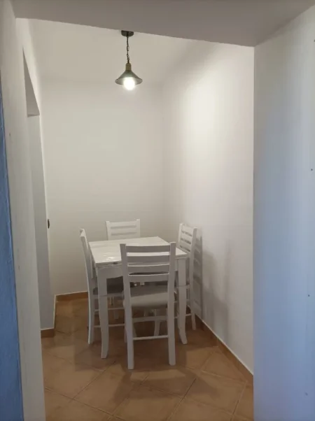 Tirane, jepet me qera apartament 2+1+Ballkon Kati 3, 85 m² 500 € (Stacioni Trenit)