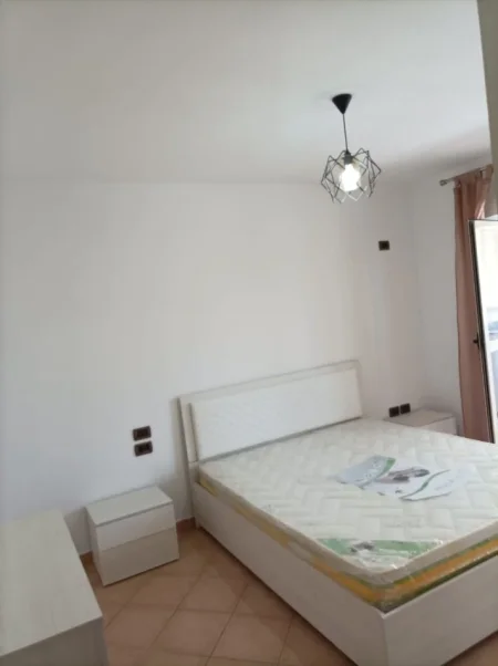 Tirane, jepet me qera apartament 2+1+Ballkon Kati 3, 85 m² 500 € (Stacioni Trenit)