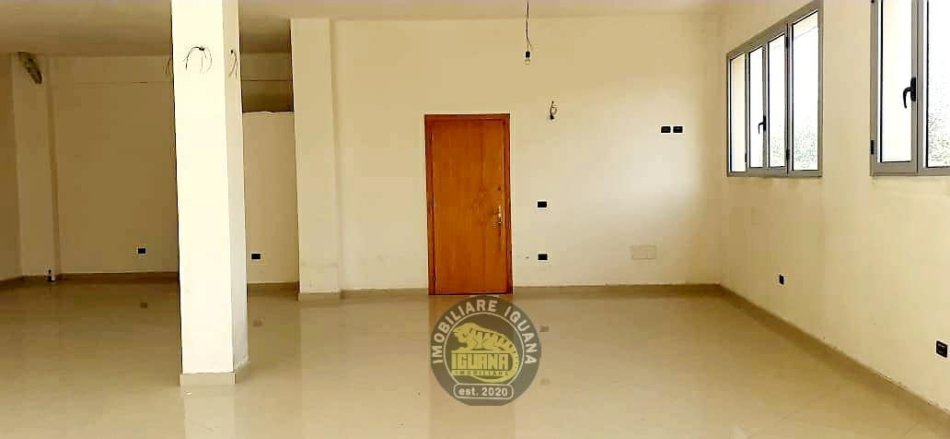 Kavaje, jepet me qera magazine Kati 1, 200 m² 309 € (Kavaje,afer qendres)