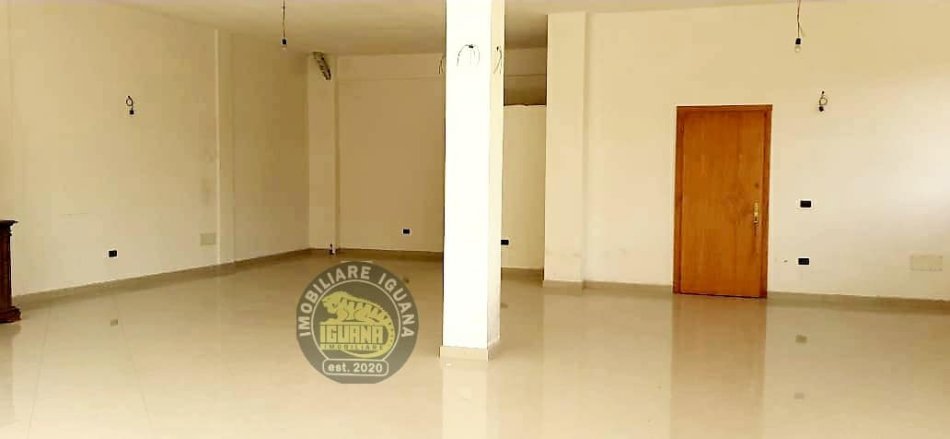 Kavaje, jepet me qera magazine Kati 1, 200 m² 309 € (Kavaje,afer qendres)