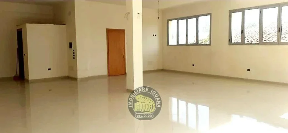 Kavaje, jepet me qera magazine Kati 1, 200 m² 309 € (Kavaje,afer qendres)