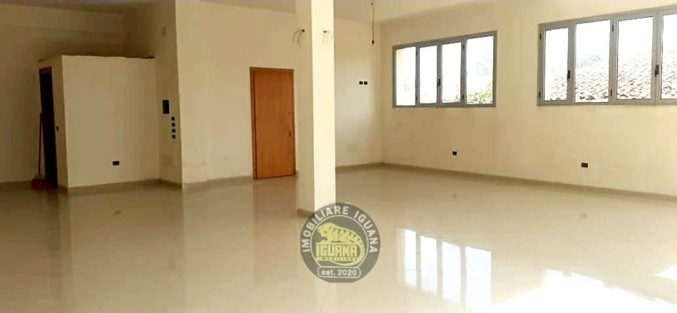 Kavaje, jepet me qera magazine Kati 1, 200 m² 309 € (Kavaje,afer qendres)