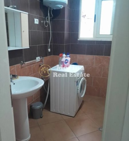 Tirane, jepet me qera apartament 1+1+Ballkon Kati 3, 73 m² 370 € (Fresku)