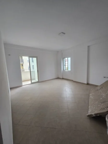 Tirane, jepet me qera apartament 3+1+Ballkon Kati 3, 145 m² 700 € (RRUGA JORDAN MISJA, TEK SUPERMARKET VIVA)