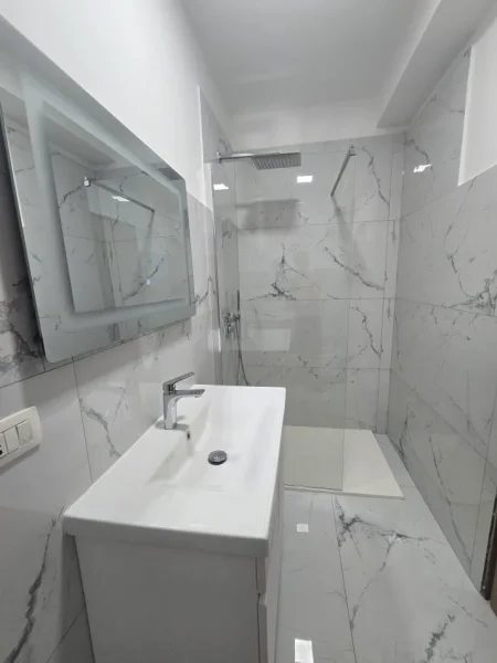 Tirane, jepet me qera apartament 3+1+Ballkon Kati 3, 145 m² 700 € (RRUGA JORDAN MISJA, TEK SUPERMARKET VIVA)