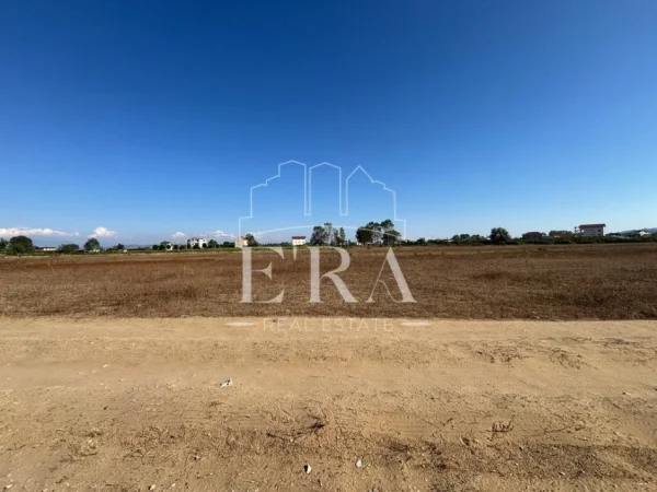 Durres, shitet toke , 30.500 m² 1.525.000 € (Sektor Rinia)