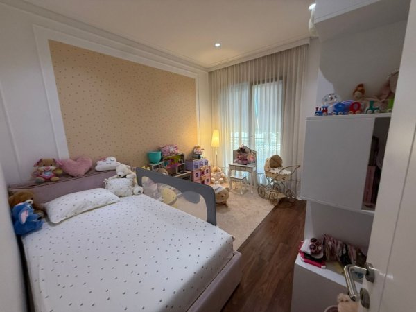 Tirane, shitet apartament 3+1+Ballkon , 202 m² 750.000 € 