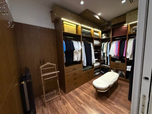 Tirane, shitet apartament 3+1+Ballkon , 202 m² 750.000 € 