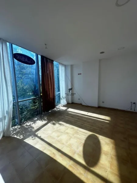 Tirane, shitet zyre Kati 1, 42 m² 66.000 € (PORCELAN)