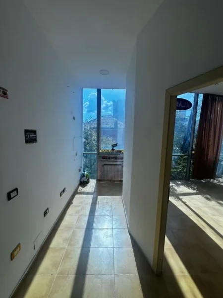 Tirane, shitet zyre Kati 1, 42 m² 66.000 € (PORCELAN)