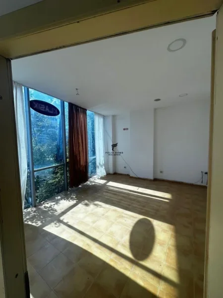 Tirane, shitet zyre Kati 1, 42 m² 66.000 € (PORCELAN)