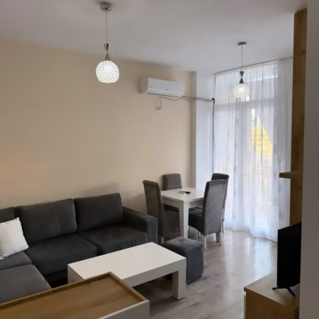 Tirane, shitet apartament 1+1 , 46 m² (prane vila L)