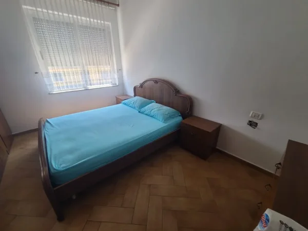 Tirane, jepet me qera apartament 2+1+Ballkon Kati 3, 100 m² 600 € (Tregu Elektrik)