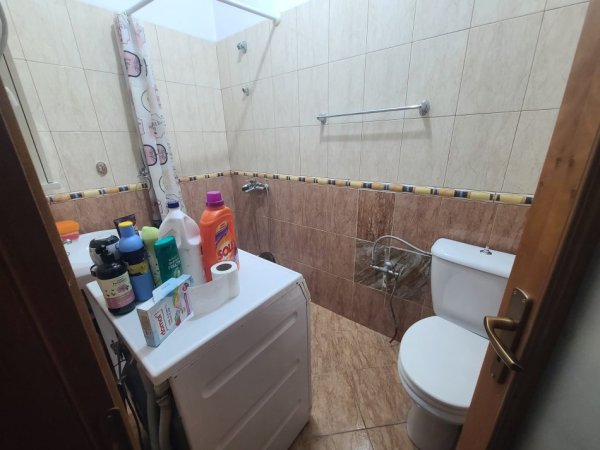 Tirane, jepet me qera apartament 2+1+Ballkon Kati 3, 100 m² 600 € (Tregu Elektrik)