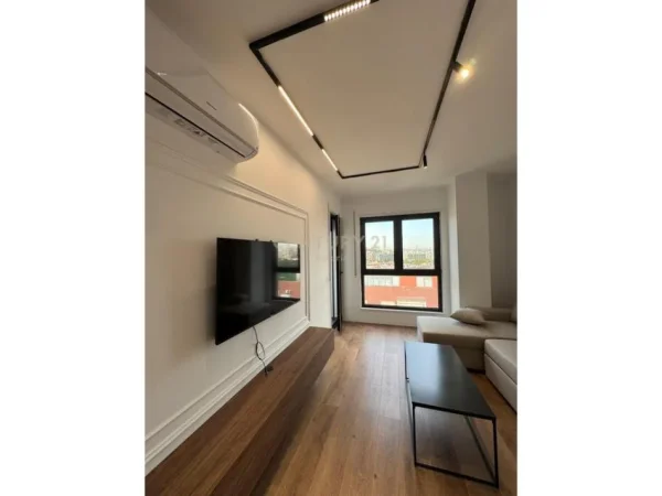 Tirane, jepet me qera apartament 1+1 Kati 9, 60 m² 800 €