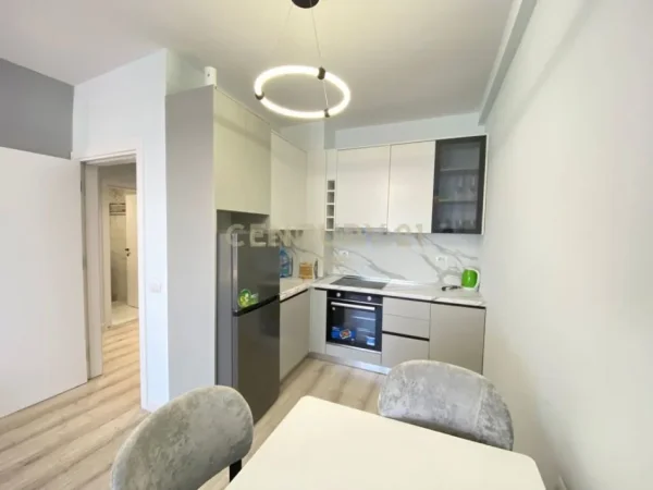 Tirane, jepet me qera apartament 1+1 Kati 6, 60 m² 600 € (Vasil Shanto)