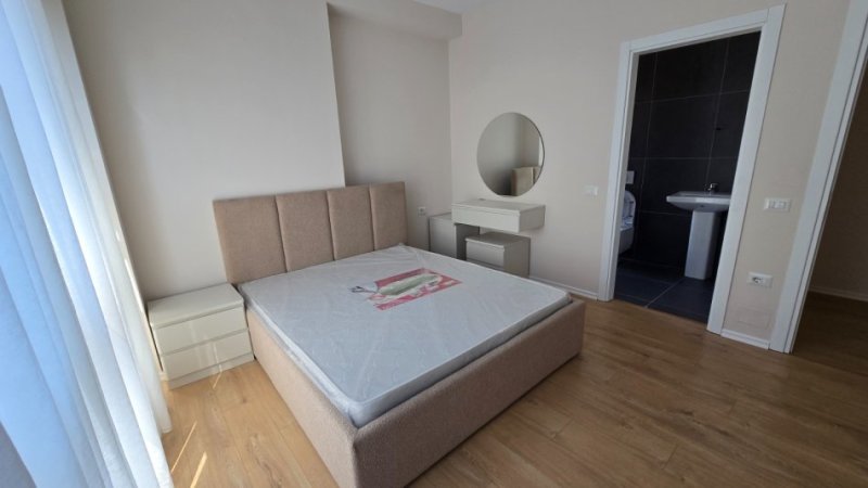 Tirane, jepet me qera apartament 2+1+Ballkon Kati 6, 800 € (Ish-Fusha Aviacionit)