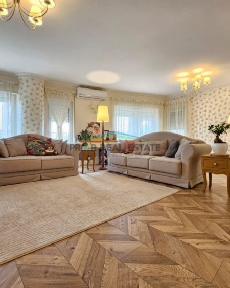 Tirane, jepet me qera apartament 2+1+Ballkon Kati 4, 126 m² 1.000 € (Residenca Kodra e Diellit)