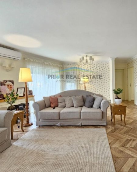 Tirane, jepet me qera apartament 2+1+Ballkon Kati 4, 126 m² 1.000 € (Residenca Kodra e Diellit)