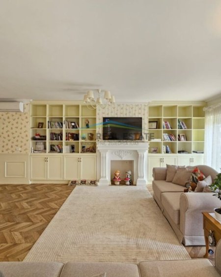 Tirane, jepet me qera apartament 2+1+Ballkon Kati 4, 126 m² 1.000 € (Residenca Kodra e Diellit)