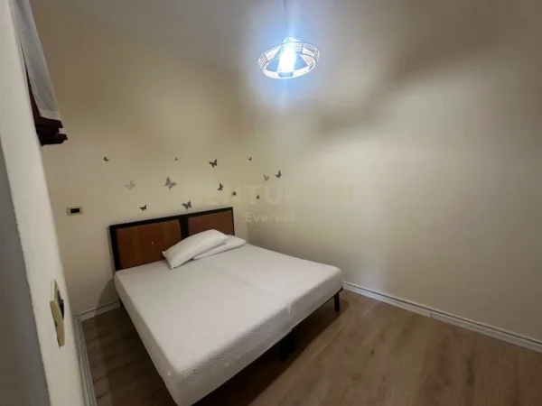 Tirane, jepet me qera apartament 1+1 Kati 0, 56 m² 350 € (Rezidenca Kaimi ne zonen e Ali Demit)