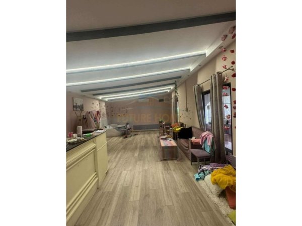 Tirane, jepet me qera ambjent biznesi Kati 0, 40 m² 400 € 