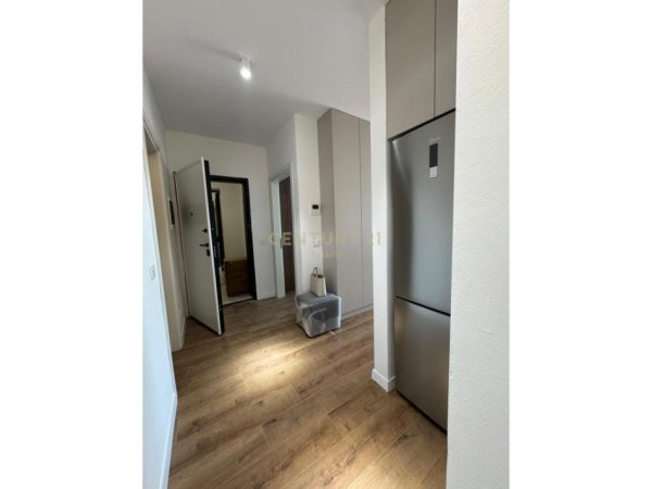 Tirane, jepet me qera apartament 1+1 Kati 9, 60 m² 800 € (Komuna Parisit)