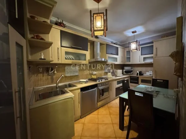Tirane, jepet me qera apartament 1+1 Kati 5, 75 m² 730 € (AIR ALBANIA)
