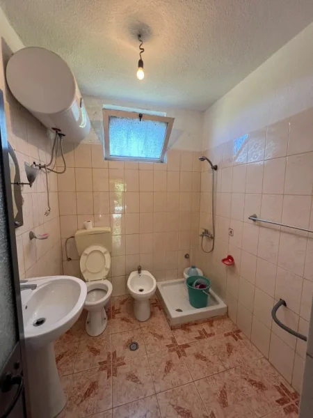 Tirane, shitet shtepi 3+1 Kati 0, 282 m² 135.000 € (Liqeni Paskuqanit)