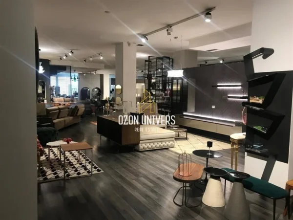 Tirane, shitet dyqan , 656 m² 1.400.000 € 