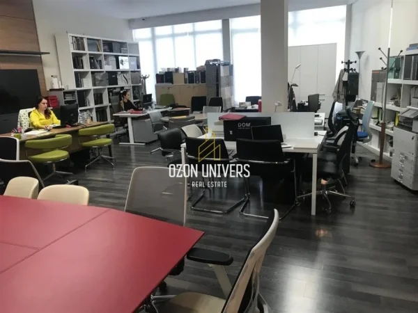 Tirane, shitet dyqan , 656 m² 1.400.000 € 