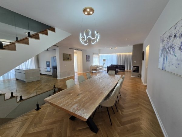 Tirane, jepet me qera Vile 4+1 Kati 3, 800 m² 4.000 € (Mullet)