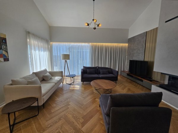 Tirane, jepet me qera Vile 4+1 Kati 3, 800 m² 4.000 € (Mullet)