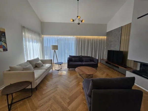 Tirane, jepet me qera Vile 4+1 Kati 3, 800 m² 4.000 € (Mullet)