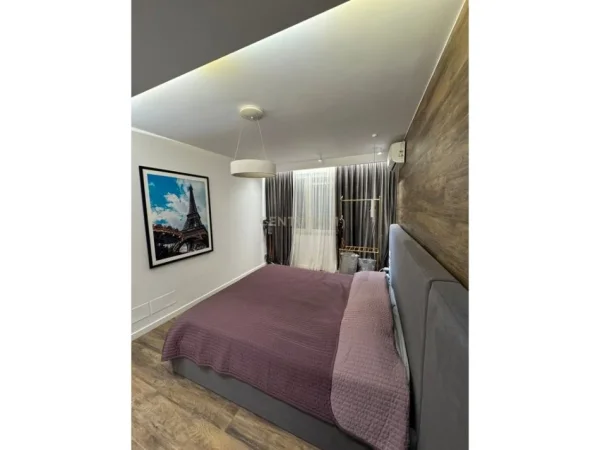 Tirane, shitet apartament 1+1+Aneks+Ballkon Kati 1, 76 m² 202.500 € (Brylli)